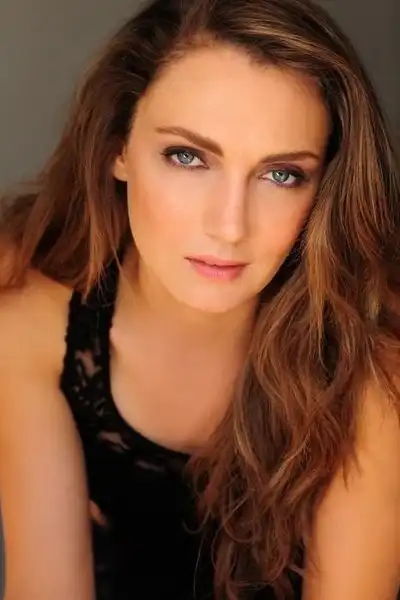 Hannah Levien headshot
