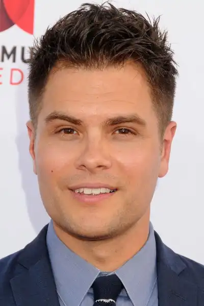 Erik Valdez headshot