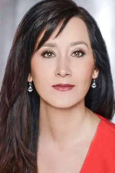 Larissa Mair headshot