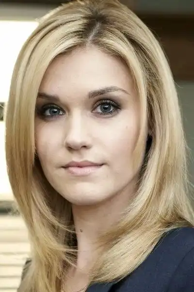 Emily Rose headshot