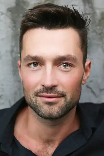 Carlo Marks headshot