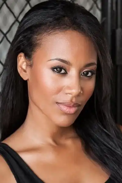Stephanie Charles headshot