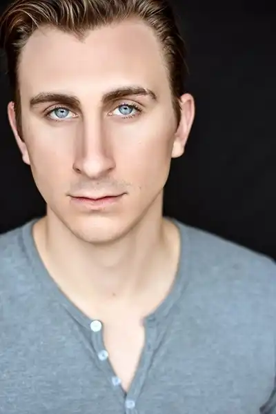 Aidan Kahn headshot