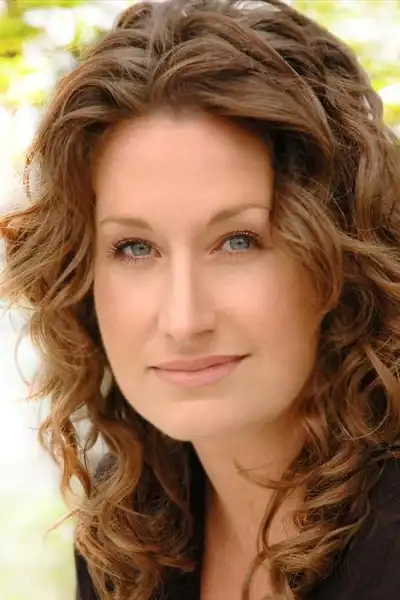 Rebecca Croll headshot