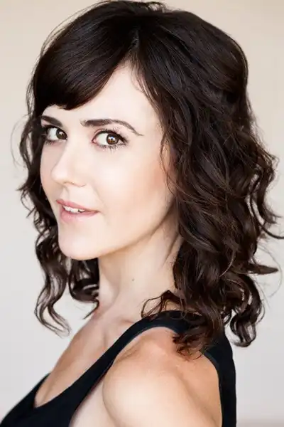 Katy Stoll headshot