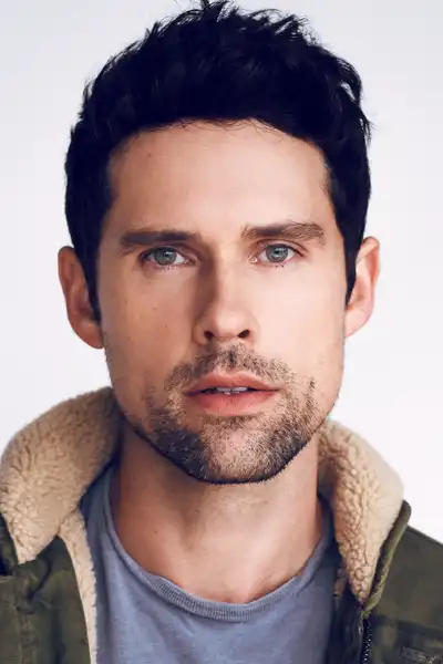 Benjamin Hollingsworth headshot