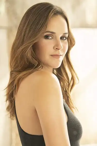 Shanley Caswell headshot