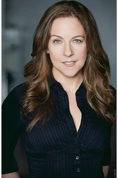 Alix Sideris headshot