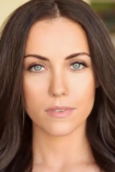 Laura Mitchell headshot