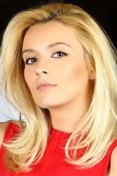 Diana Dumitrescu headshot