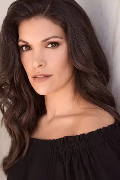 Paula Giroday headshot