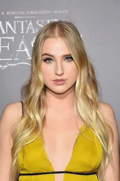 Veronica Dunne headshot