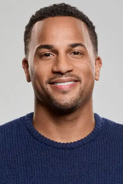 Michael Xavier headshot