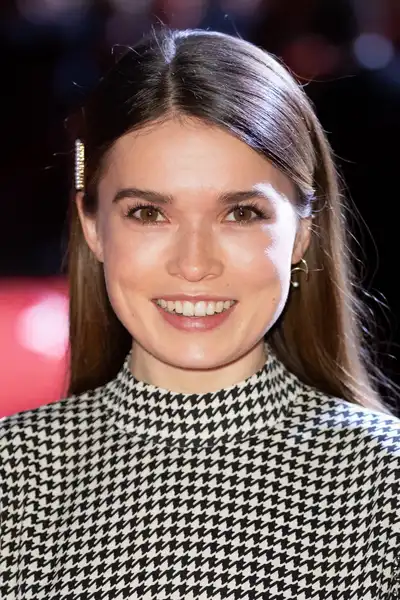 Zoe Moore headshot