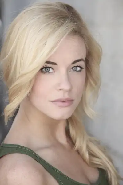 Molly Burnett headshot