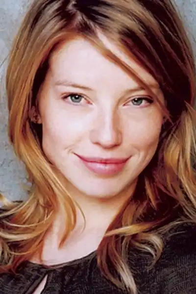 Joanna Douglas headshot