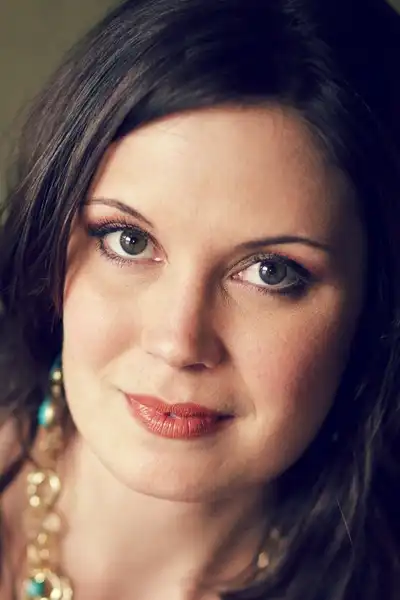 Erin Bethea headshot