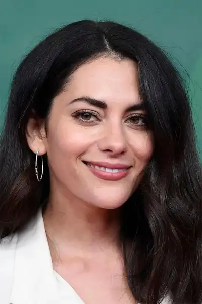 Inbar Lavi headshot