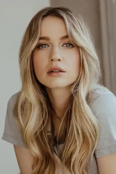 Roan Curtis headshot