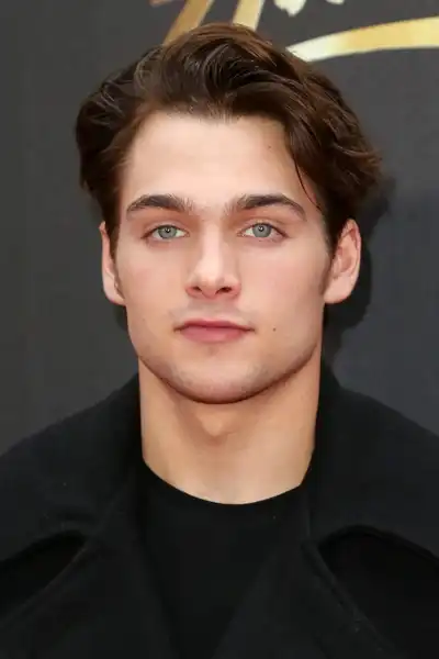 Dylan Sprayberry headshot