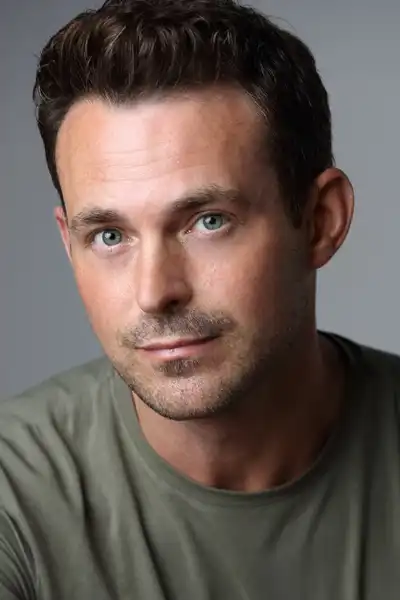 Jules Knight headshot