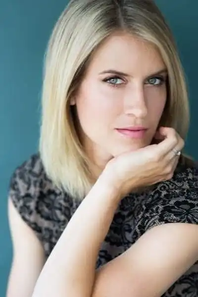 Alison Wandzura headshot