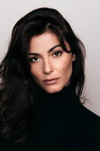Elysia Rotaru headshot