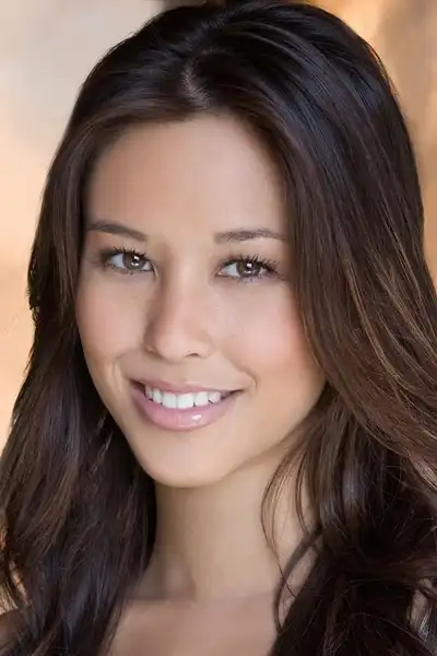Kaitlyn Leeb headshot