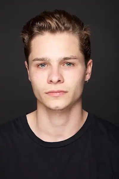 Toby Wallace headshot