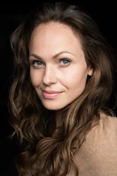 Paula Elle headshot