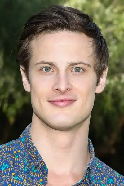 Aren Buchholz headshot