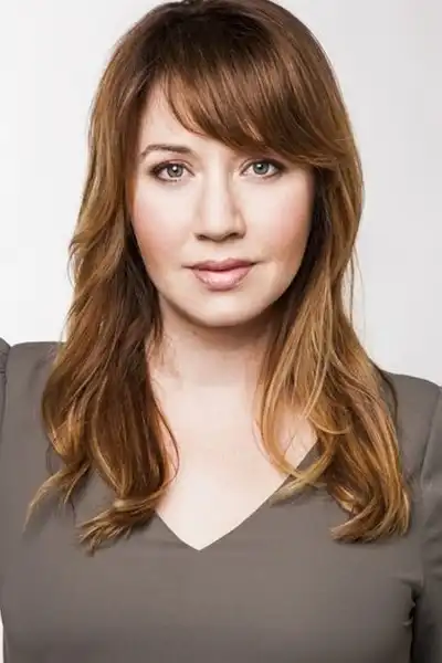 Caitlin Howden headshot