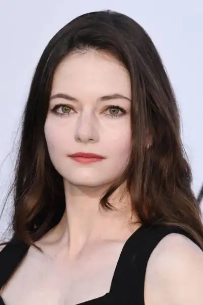 Mackenzie Foy headshot