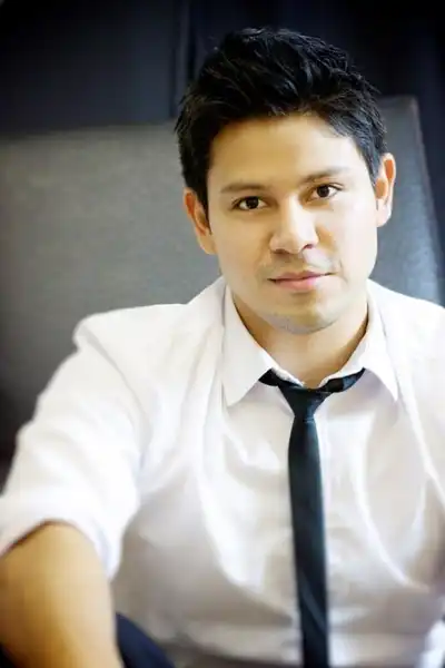 Edwin Perez headshot