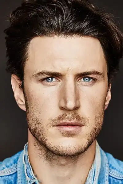 Aaron Jakubenko headshot
