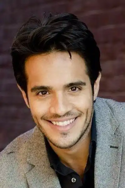 Ektor Rivera headshot