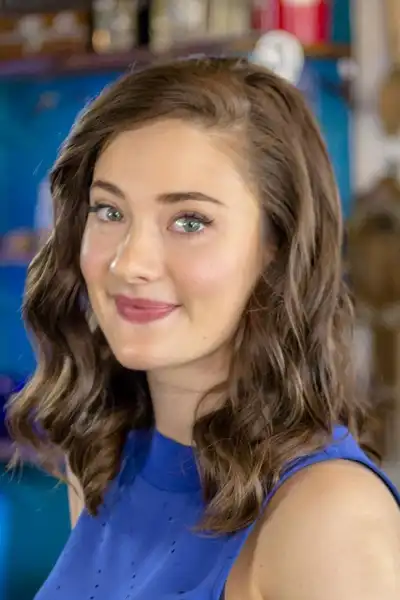 Eva Bourne headshot