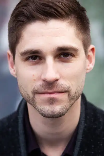 Nathanael Vass headshot