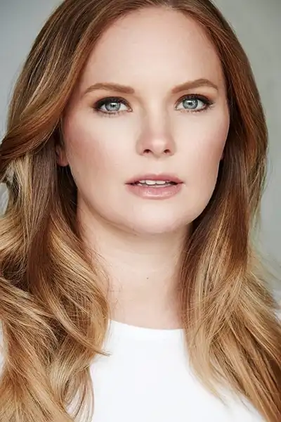 Emma Cam headshot