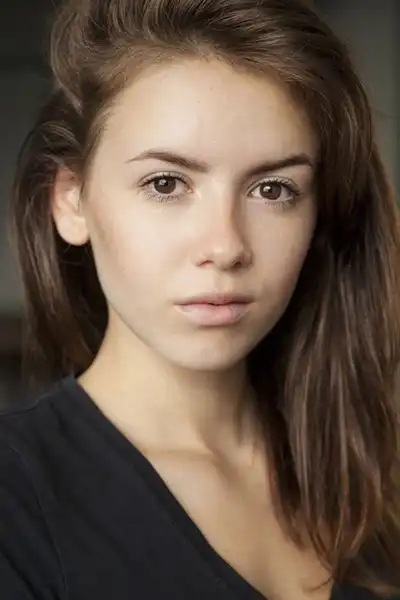 Lauren Coe headshot