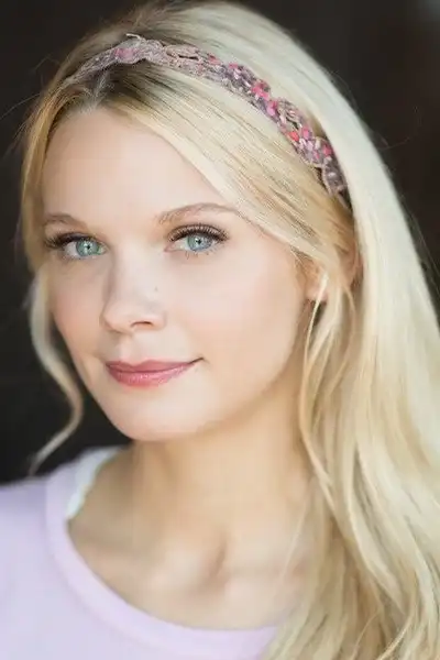 Annabelle Borke headshot