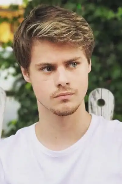 Mitchell Kummen headshot