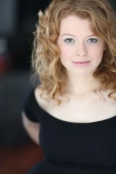 Paula Burrows headshot