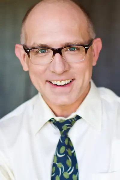 Milo Shandel headshot