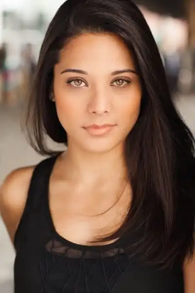 Sasha Dominy headshot