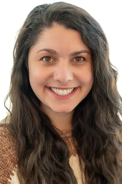 Alex Yonks headshot