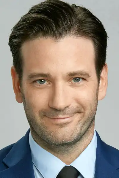 Colin Donnell headshot