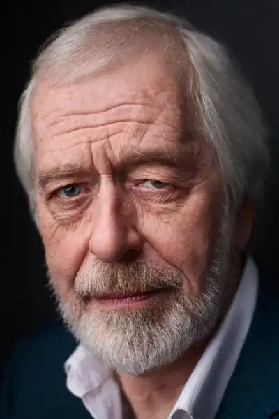 Robert Leaf headshot