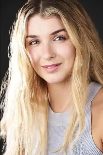 Aria Publicover headshot