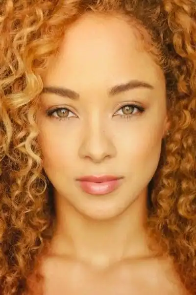 Chaley Rose headshot
